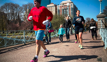 Boston blinda su maratón con una política ’sin mochila’ y el doble de policías
